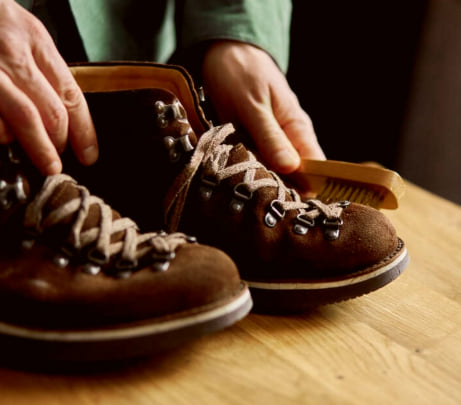 Gentle Hand-Brushing velvet shoes