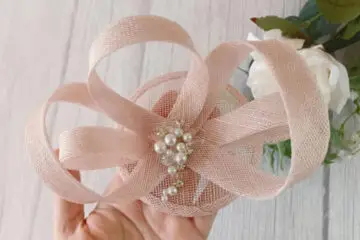 How to Wear a Fascinator Clip
